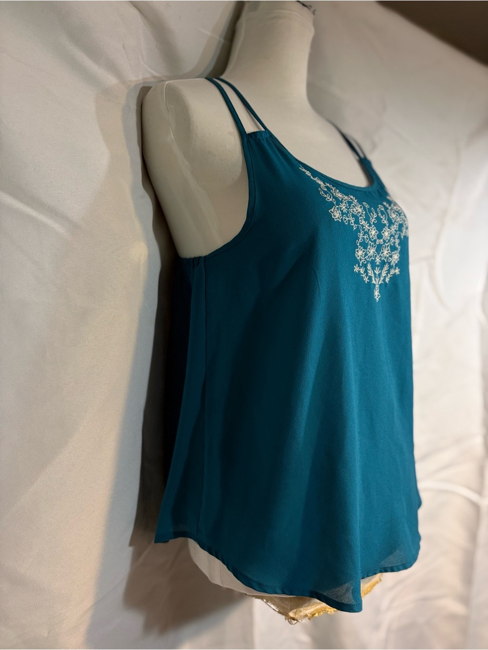 Women’s Teal Double-Strap Embroidered Floral Camisole medium - Picture 10 of 10